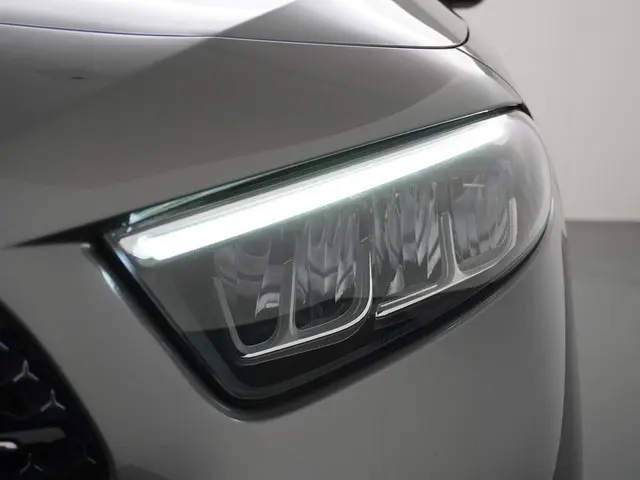 Mercedes-Benz A-Klasse 200 AMG Line 2023 Benzine 13