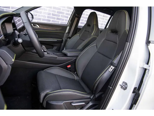 Lynk & Co 01 1.5 Plug-in Hybrid Core 2025 Hybride Benzine 7