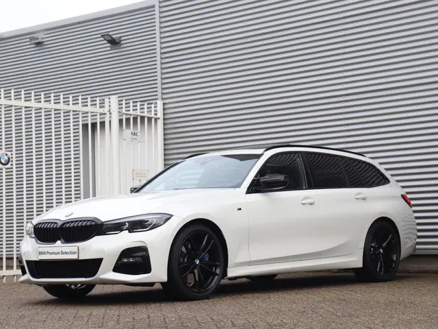 BMW 3 Serie Touring 320i 2021 Benzine 38