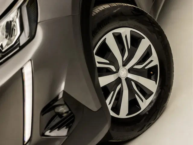 Peugeot 2008 1.2 PureTech Sport 2021 Benzine 32