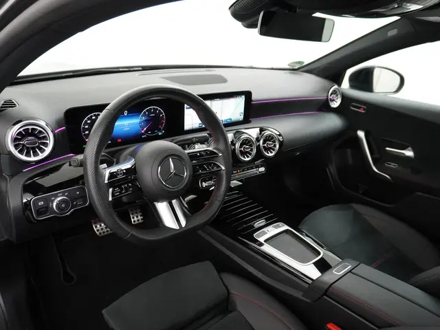 Mercedes-Benz A-Klasse 200 AMG Line 2023 Benzine 15
