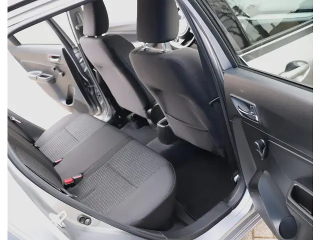 Suzuki Swift 1.2 Select 2018 Benzine 17