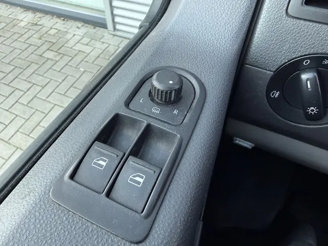 Volkswagen Transporter 2.0 TDI L1H1 2014 Diesel 10