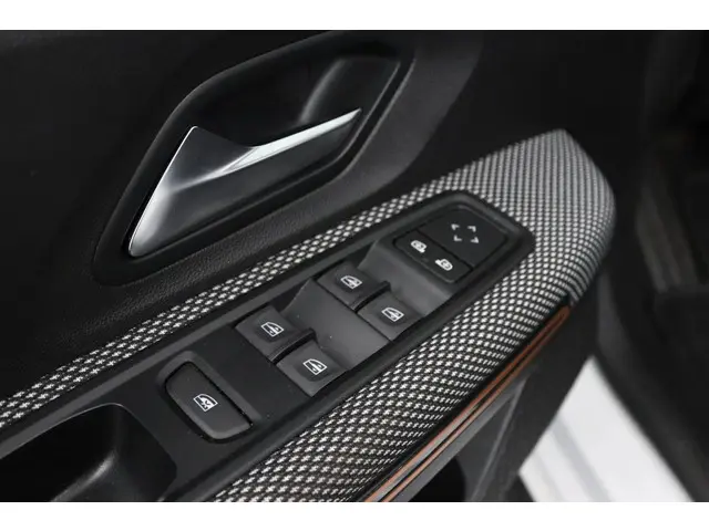 Dacia Sandero Stepway 1.0 TCe 90 Comfort 2023 Benzine 32