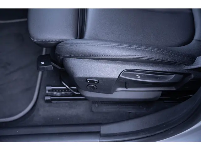 BMW X1 sDrive18i Sport Line 2021 Benzine 31
