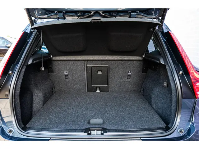 Volvo XC40 2.0 B4 R-Design 2022 Benzine 27