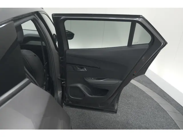 Peugeot 2008 PureTech 130 EAT8 Allure Pack 2021 Benzine 66
