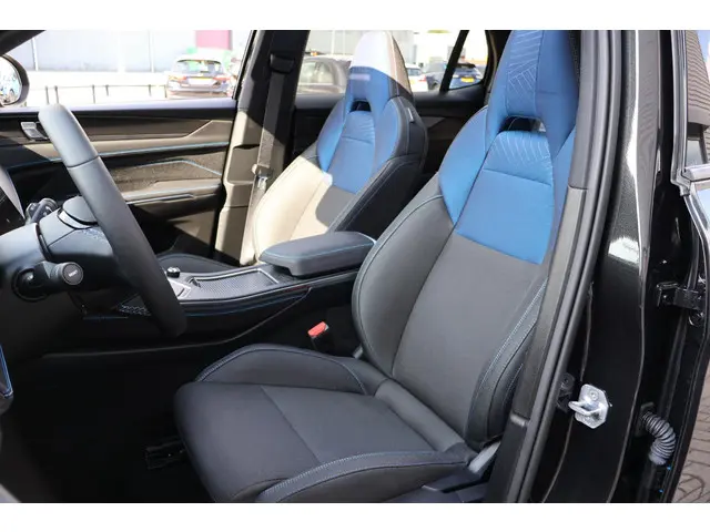 Lynk & Co 01 1.5 2024 Hybride Benzine 13