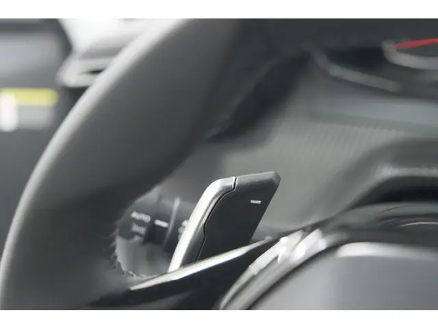Peugeot 2008 PureTech 130 EAT8 Allure 2023 Benzine 42