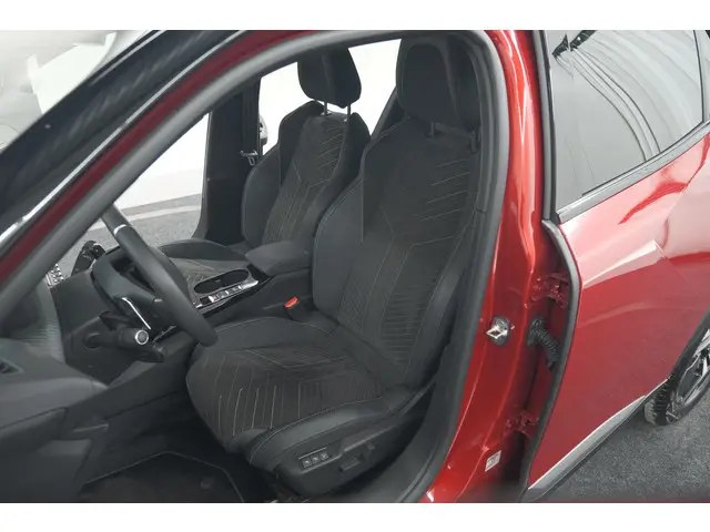 Peugeot 2008 PureTech 130 EAT8 GT 2024 Benzine 31