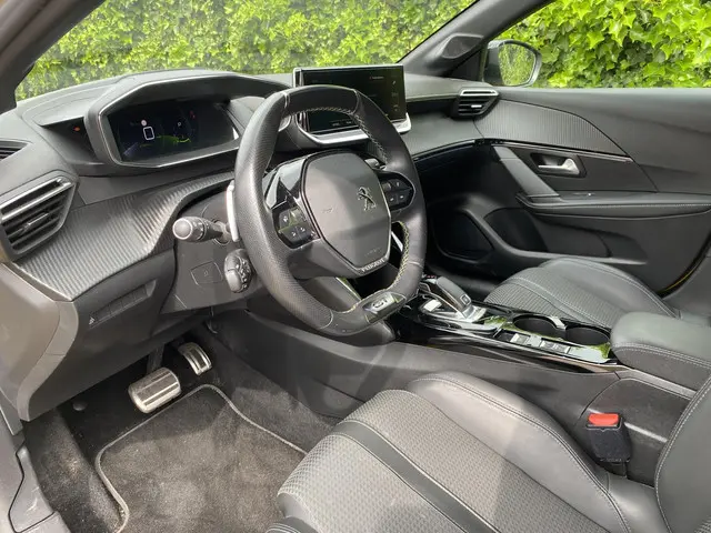 Peugeot 208 1.2T 130pk Automaat GT 2021 Benzine 11