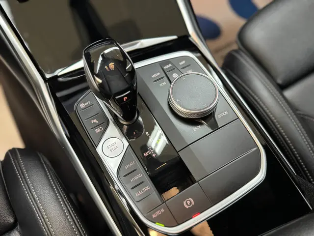 BMW 3 Serie 330e eDrive Edition 2020 Hybride Benzine 29