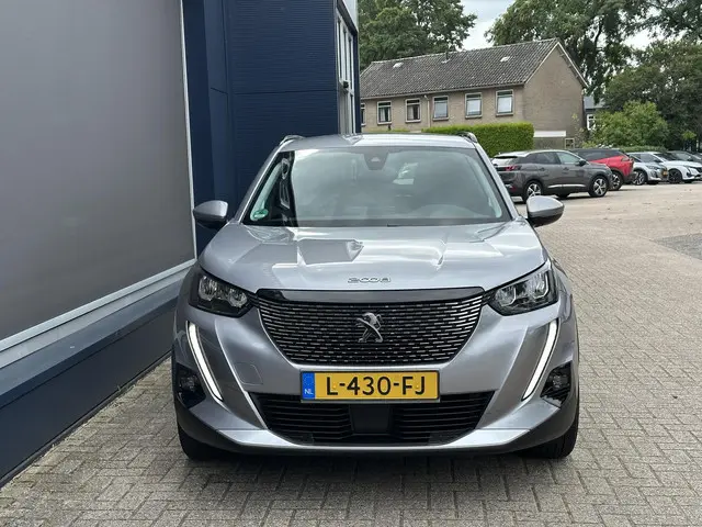 Peugeot 2008 1.2 Turbo 100 PK Allure Pack 2021 Benzine 2