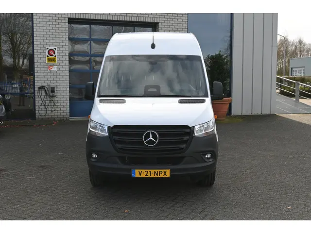 Mercedes-Benz Sprinter 2