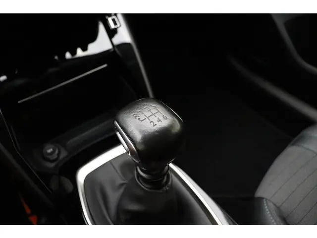 Peugeot 208 1.2 PureTech Allure 2020 Benzine 24