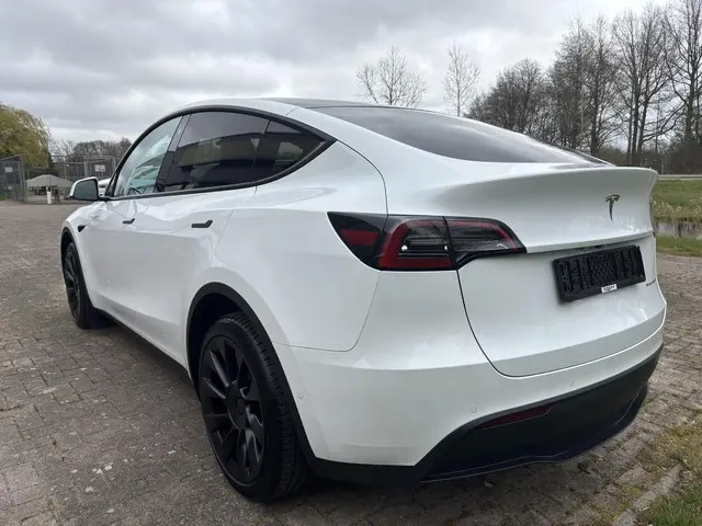 Tesla Model Y Long Range AWD 75 kWh 2022 Elektrisch 5