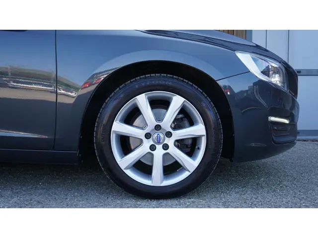 Volvo V60 1.5 123PK T2 Automaat Kinetic 2017 Benzine 37