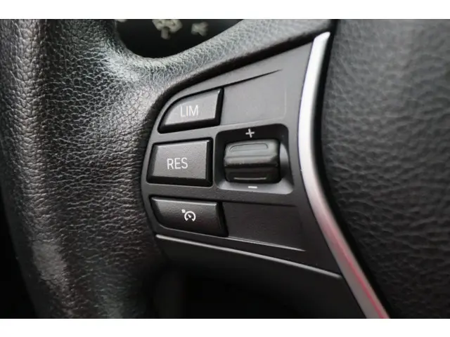 BMW 3 Serie 320i High Executive 2015 Benzine 34