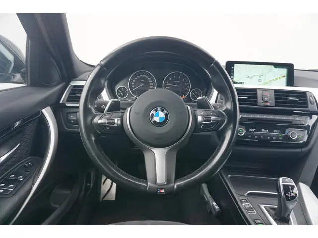 BMW 3 Serie Touring 320i 2017 Benzine 9