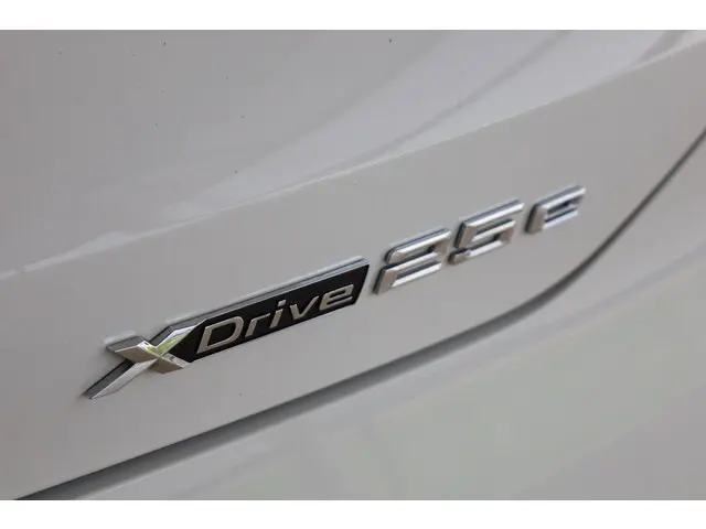 BMW X2 xDrive25e 2021 Hybride Benzine 25