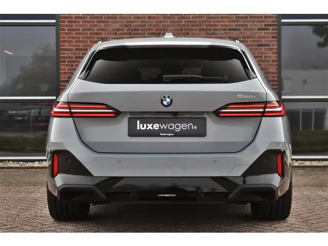 BMW 5 Serie Touring 520i M-Sport 2024 Benzine 8