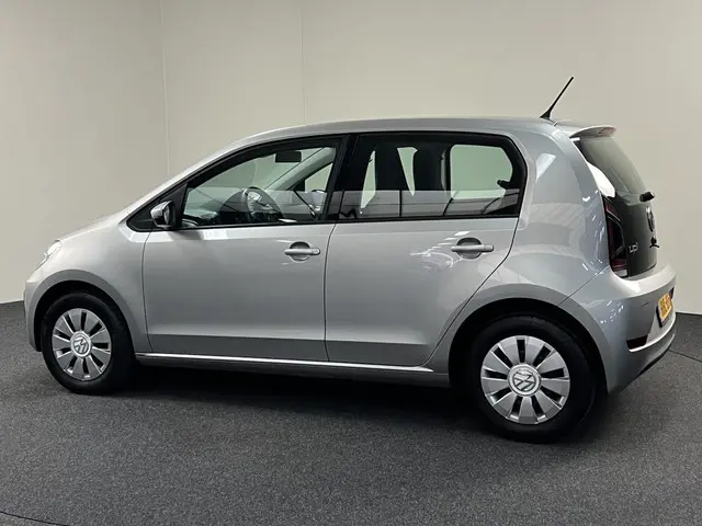 Volkswagen up! 1.0 BMT move up! 2019 Benzine 4
