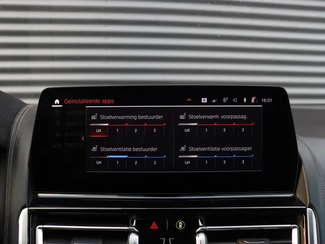 BMW 8 Serie Cabrio 840i 2023 Benzine 38