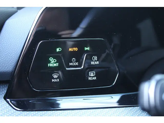 Volkswagen Golf 2.0 TSI R 4Motion 2021 Benzine 13