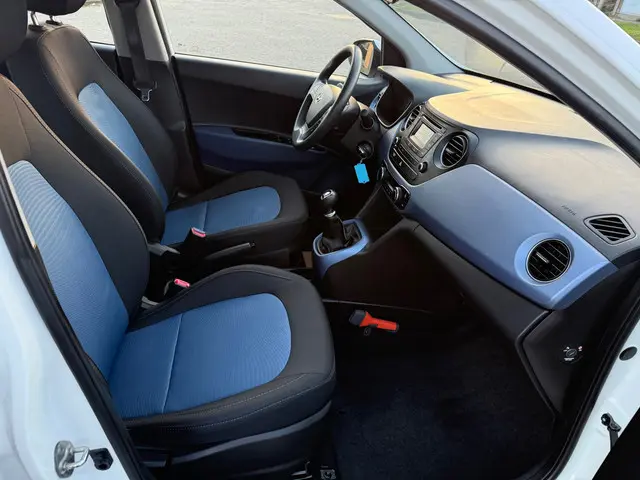 Hyundai i10 1.0i i-Motion Comfort 2015 Benzine 12