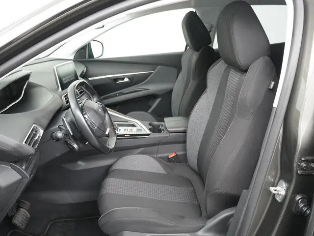 Peugeot 3008 1.2 PureTech Active 2018 Benzine 11