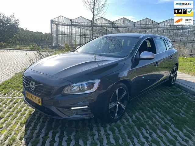 Volvo V60 1.5 T3 Nordic+ R-DESIGN AUTOMAAT 2017 Benzine
