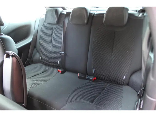 DS DS 3 1.2 PureTech So Red 2015 Benzine 10