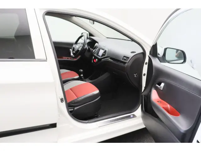 Kia Picanto 1.2 CVVT SportsLine 2015 Benzine 29