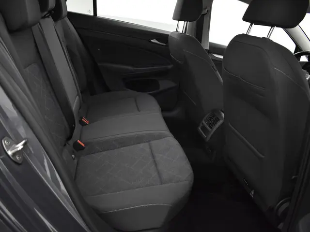 Volkswagen Golf Variant 1.0 TSI 110pk Life 2023 Benzine 12