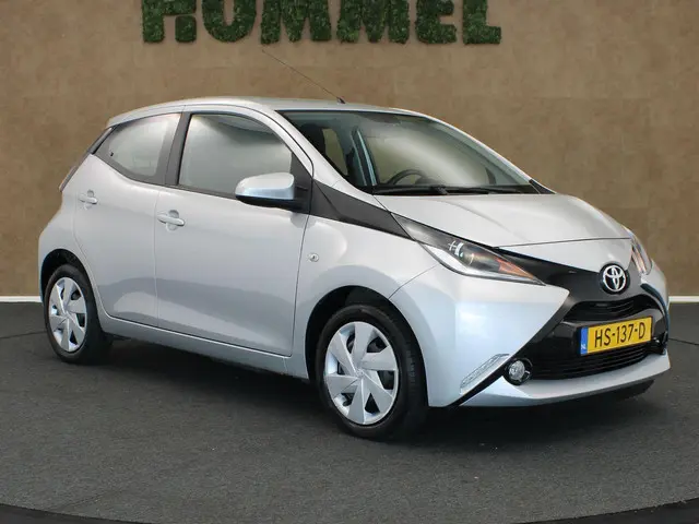 Toyota Aygo 1.0 VVT-i x-play 2015 Benzine 9
