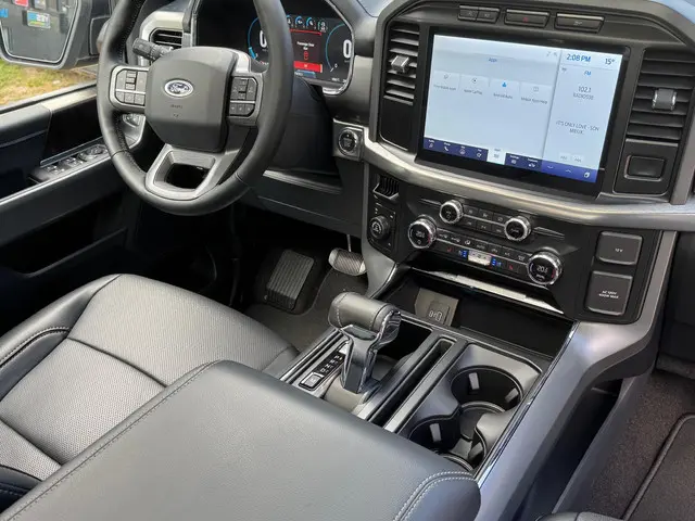 Ford F-150 3.5L V6 Lariat full-spec 2024 Benzine 15