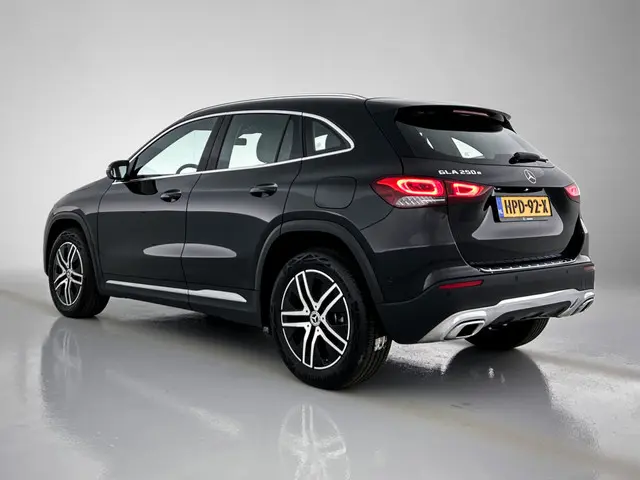 Mercedes-Benz GLA 250 e Luxury Line 2023 Hybride Benzine 14