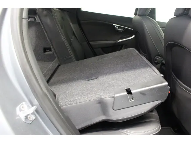 Volvo V40 T3 Polar+ Sport Automaat 2019 Benzine 12