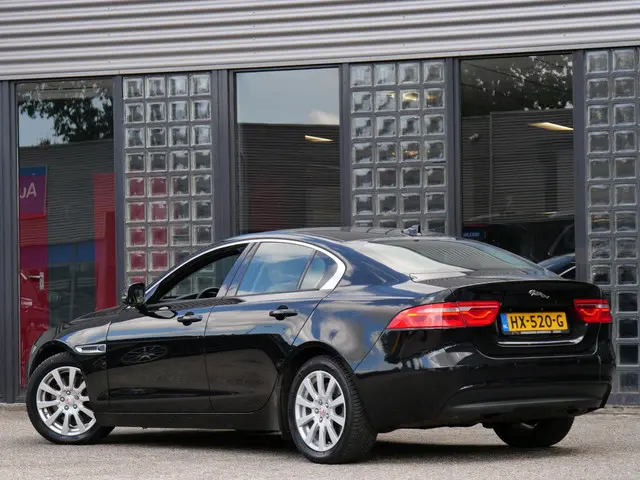 Jaguar XE 2.0 PRESTIGE/ BUSINESS PACK/ LEDER 2016 Benzine 15
