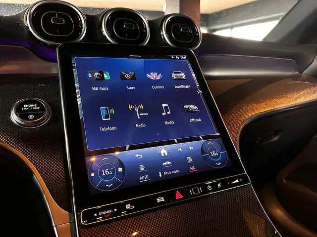 Mercedes-Benz GLC 200 4MATIC AMG Line 2023 Benzine 28