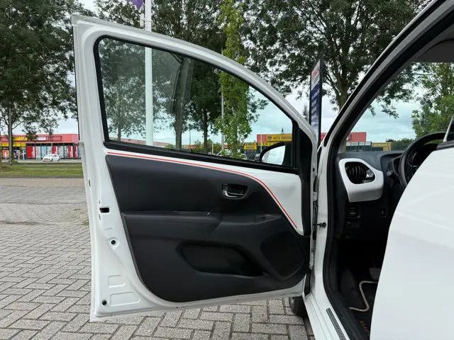 Peugeot 108 1.2 Puretech TOP! Roland Garros 2015 Benzine 13