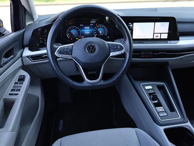 Volkswagen Golf 1.5 eTSI Life 2022 Benzine 31
