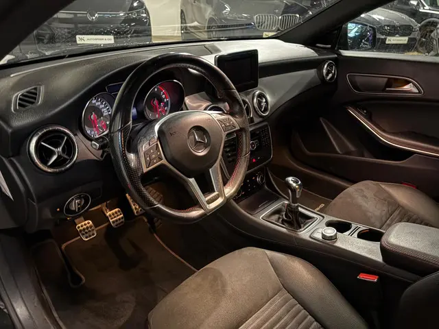 Mercedes-Benz CLA 200 PANO PDC AMG 2014 Benzine 14