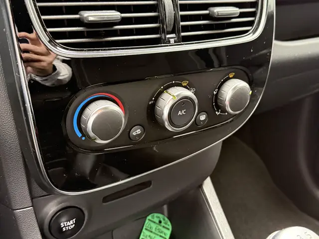 Renault Clio Estate 0.9 TCe Limited 2018 Benzine 12