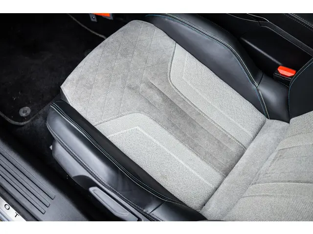 Peugeot e-2008 EV GT Première 50 kWh 2020 Elektrisch 30