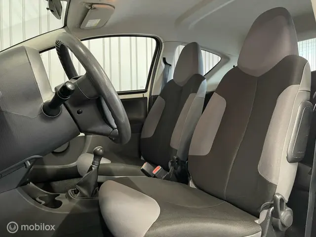Peugeot 107 1.0 Access Accent 2014 Benzine 9