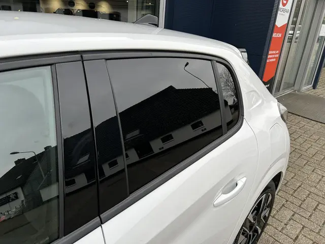 Peugeot 208 1.2 Turbo 100 PK Allure 2025 Benzine 36