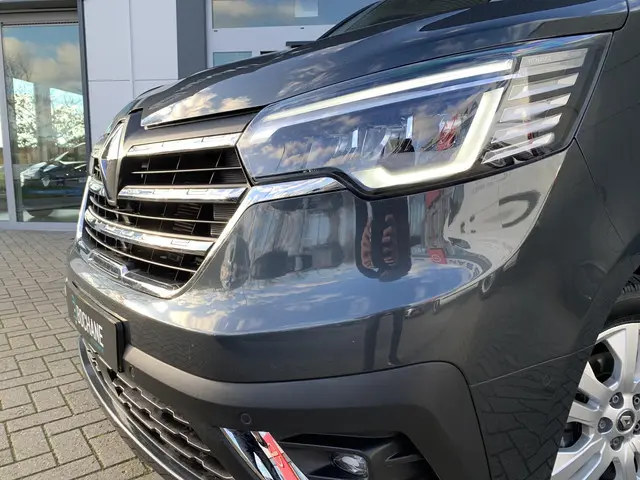 Renault Trafic 2.0 dCi 150 T29 L2H1 DC Luxe 2022 Diesel 23