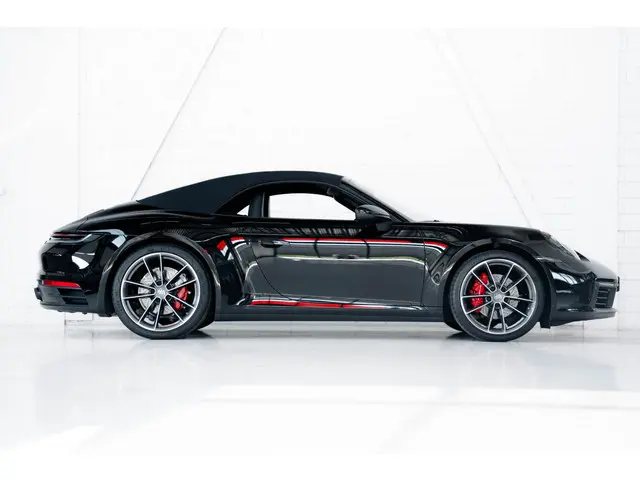 Porsche 911 Carrera Cabriolet 2020 Benzine 17