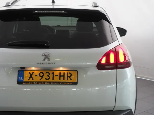 Peugeot 2008 1.2 PureTech Allure 2018 Benzine 4